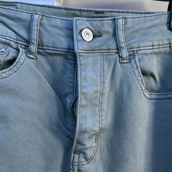 American Eagle High Rise Flare Jeans!! - Picture 2 of 10